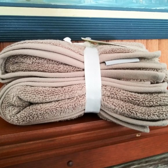 Naturally by Danny Seo, Eco-Friendly Hand Towels (Set of 2) - Picture 8 of 10